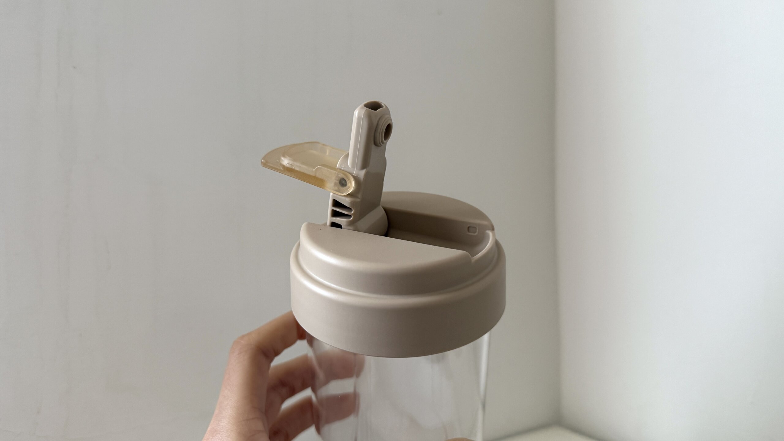 MUJI無印良品「隨行吸管杯」有著經典無印的簡約設計之外還多了點俏皮感!實用與美感兼具的生活好物 MUJI無印良品「隨行吸管杯」有著經典無印的簡約設計之外還多了點俏皮感!實用與美感兼具的生活好物