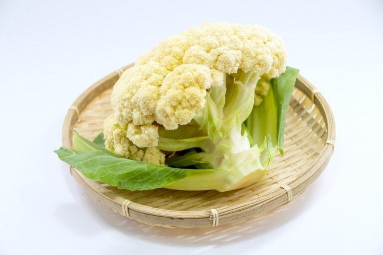 白花椰菜花球變紫色、味道變苦還能吃嗎？菜梗可以用在哪些料理？