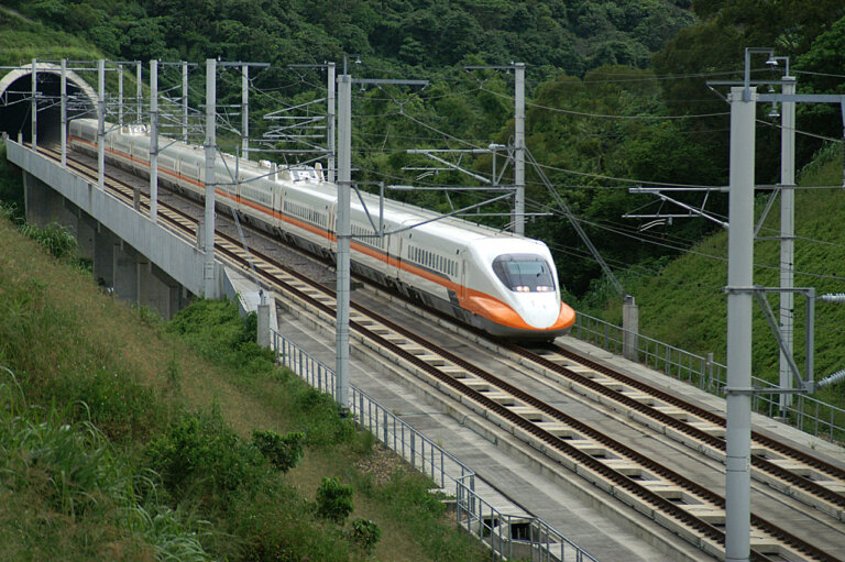 2025 清明高鐵訂票攻略：開賣時間、搶票技巧＆加開班次懶人包
