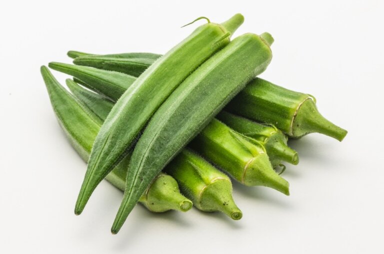 綠色的秋葵為什麼叫「黃秋葵」？紅秋葵煮了會變綠？分享多種秋葵吃法！