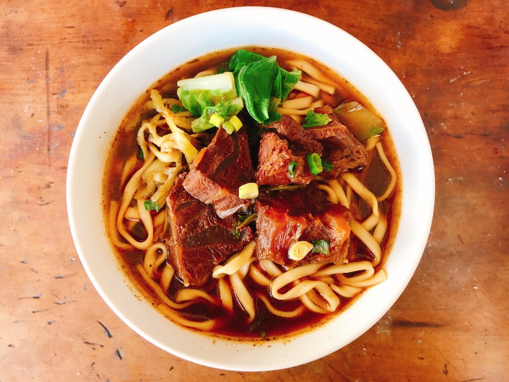 紅燒、清燉今天想選哪一款?牛肉麵湯頭、麵條、牛肉的黃金比例! 紅燒、清燉今天想選哪一款?牛肉麵湯頭、麵條、牛肉的黃金比例!