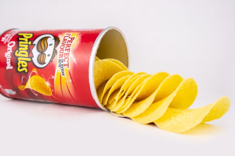 從形狀到包裝都藏有巧思!Pringles 品客洋芋片是科學家與工程師的完美合作