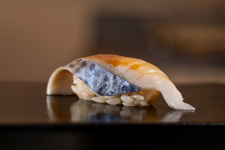 無菜單日本料理「鮨中澤」獲米其林肯定！料理長以當代食藝風格詮釋江戶前壽司