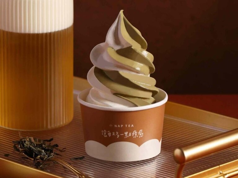 再睡5分鐘開賣冰淇淋！「招牌鹹奶蓋、棉被午茉綠」霜淇淋2店限定販售，買飲料再送療癒保冷袋