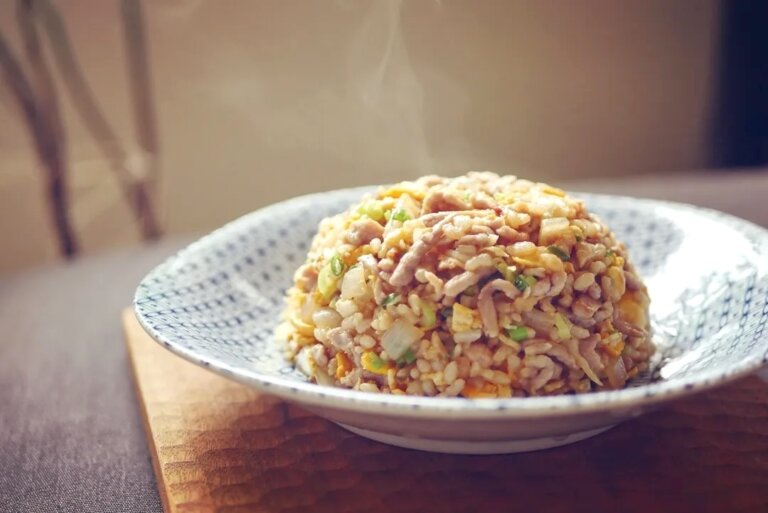 蛋炒飯終極食譜：先蛋還先飯？掌握這個關鍵步驟，米飯粒粒分明不沾黏！