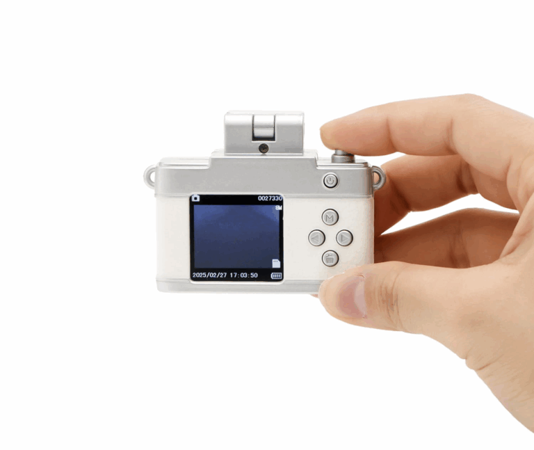 Y2K話題相機三選：3coins 迷你相機、Escura InstantSnap 透明相機等，讓拍照變得更有趣