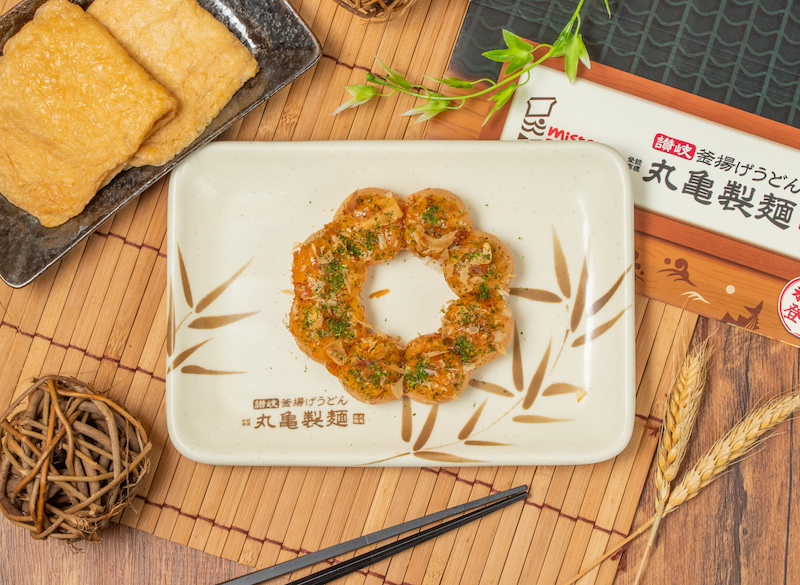 「Mister Donut×丸亀製麵」醬油豆皮甜甜圈開吃!蕃茄烏龍麵鹹派、明太子麻糬派同步登場 「Mister Donut×丸亀製麵」醬油豆皮甜甜圈開吃!蕃茄烏龍麵鹹派、明太子麻糬派同步登場