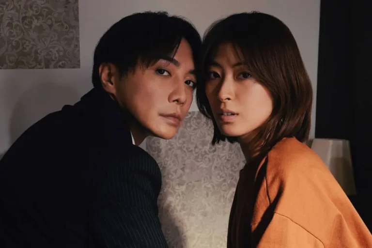Netflix《愛得要命》：當「粉紅電影」遇上病態依戀，情慾與暴力共舞的愛情異境