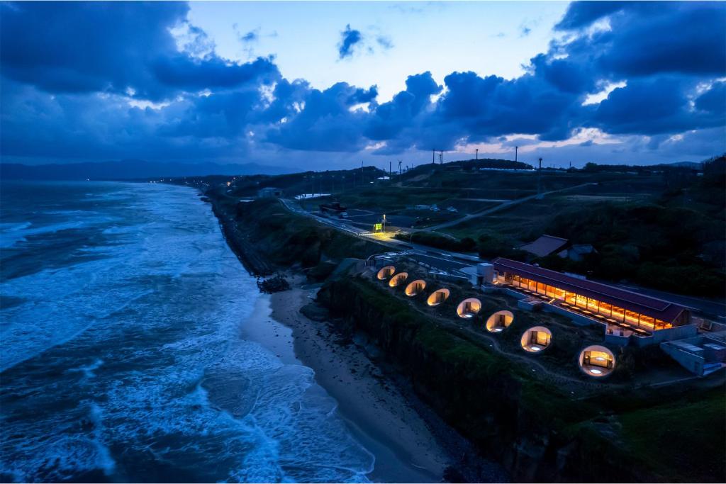 住進懸崖裡的奢華秘境：日本出雲「Izumo Hotel The Cliff」爆紅的理由